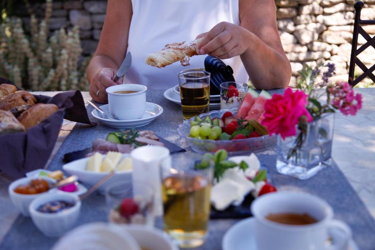 La Figue Noire Bed & Breakfast Caromb Екстериор снимка